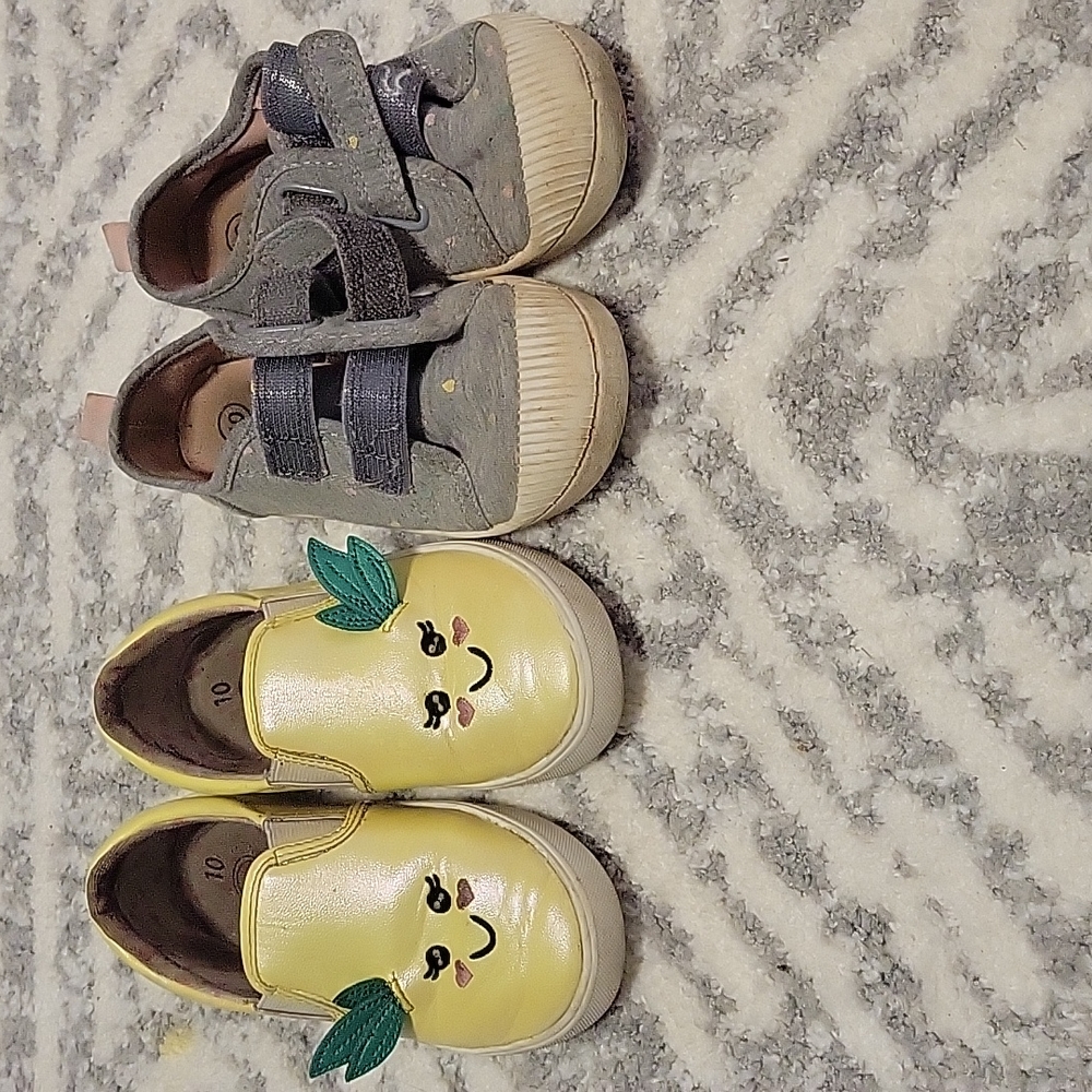 Play shoes size 10 (toddler)